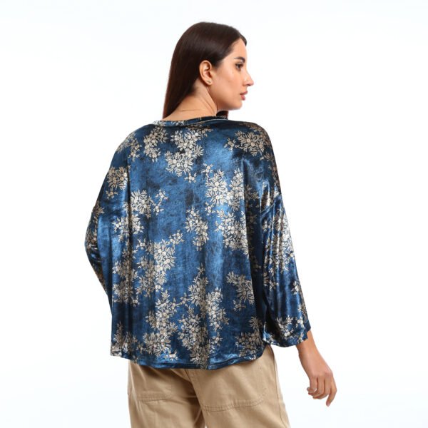 Casual-chic look. loose-fit,   Basic top a velvet  with a soft sheen