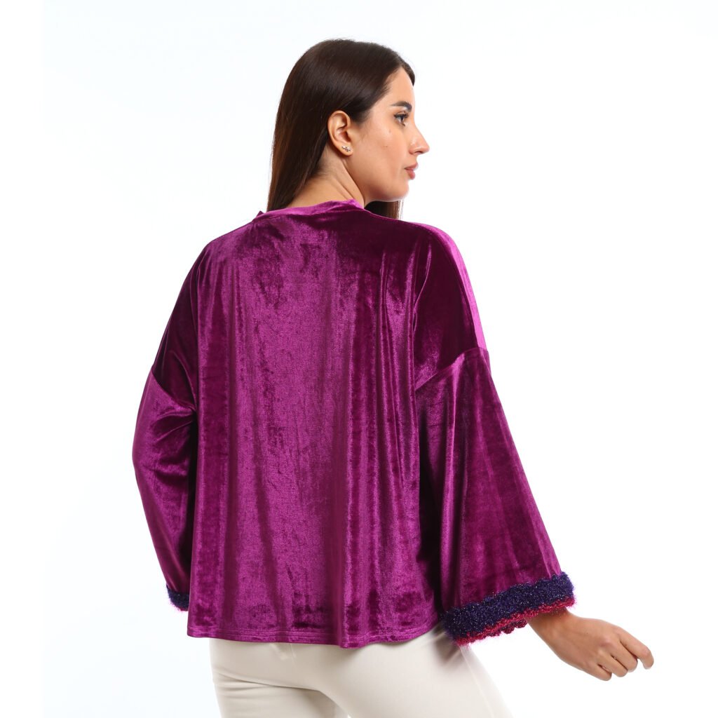 An elegant and luxurious look.. loose-fit, Basic top a velvet The fabric has a soft, plush texture with a subtle sheen