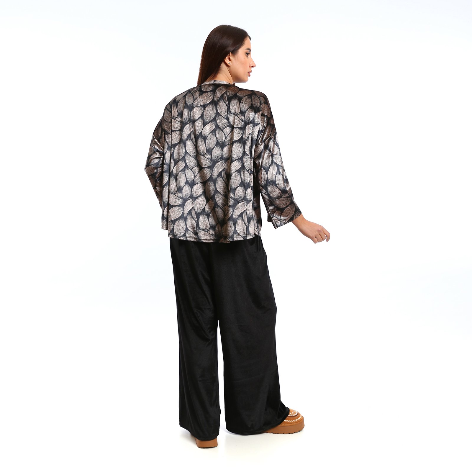 An elegant and luxurious look.. loose-fit,   Basic Sets a velvet  The fabric has a soft, Basic  Top with Normal-waisted, wide-leg pants - Image 4