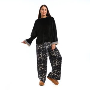 An elegant and luxurious look.. loose-fit,   Basic Sets a velvet  The fabric has a soft, plush texture with a subtle sheen